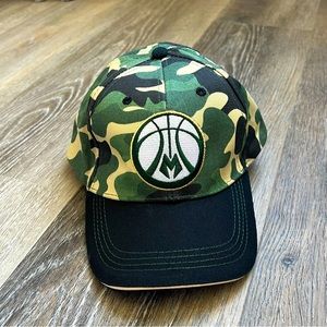 NWOT Milwaukee Bucks camo hat